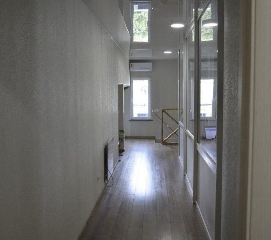 Офісне приміщення в центрі, вул. Покровська, 43 (перехрестя з вул. Лесі Українки), 50 м2