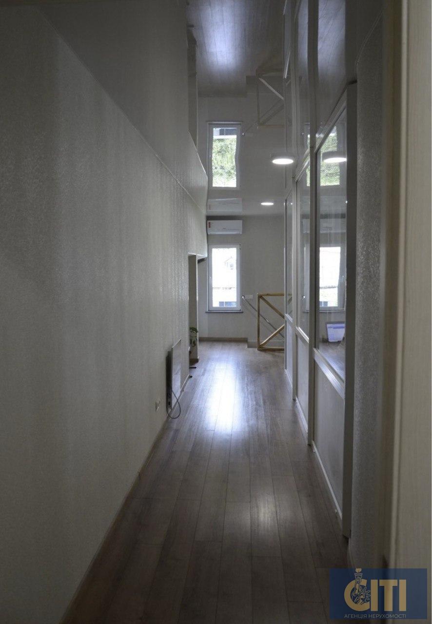 photo_8_2025-10-07_22-30-19 Офісне приміщення в центрі, вул. Покровська, 43 (перехрестя з вул. Лесі Українки), 50 м2