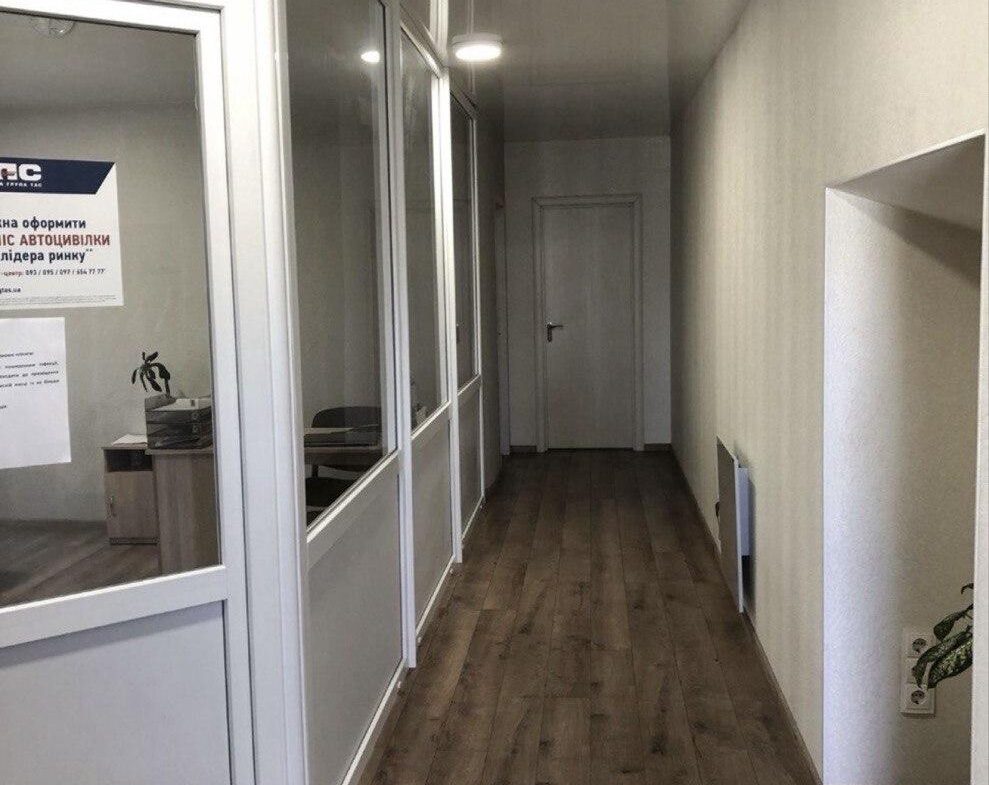 Офісне приміщення в центрі, вул. Покровська, 43 (перехрестя з вул. Лесі Українки), 50 м2