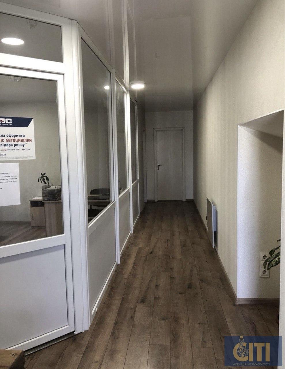 Офісне приміщення в центрі, вул. Покровська, 43 (перехрестя з вул. Лесі Українки), 50 м2