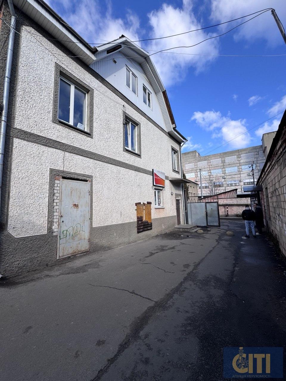 Нежитлове приміщення в самому центрі міста, вул. Київська (біля ТРЦ “Глобал”). Київська (біля ТРЦ “Глобал”), 400 м²