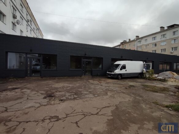 Фасадна окремо розташована будівля 710 кв.м. на Польовій