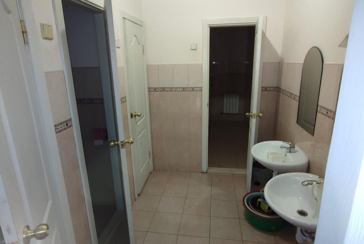 Продається приміщення 800 кв.м. у центрі Житомира, район майдану Короленка