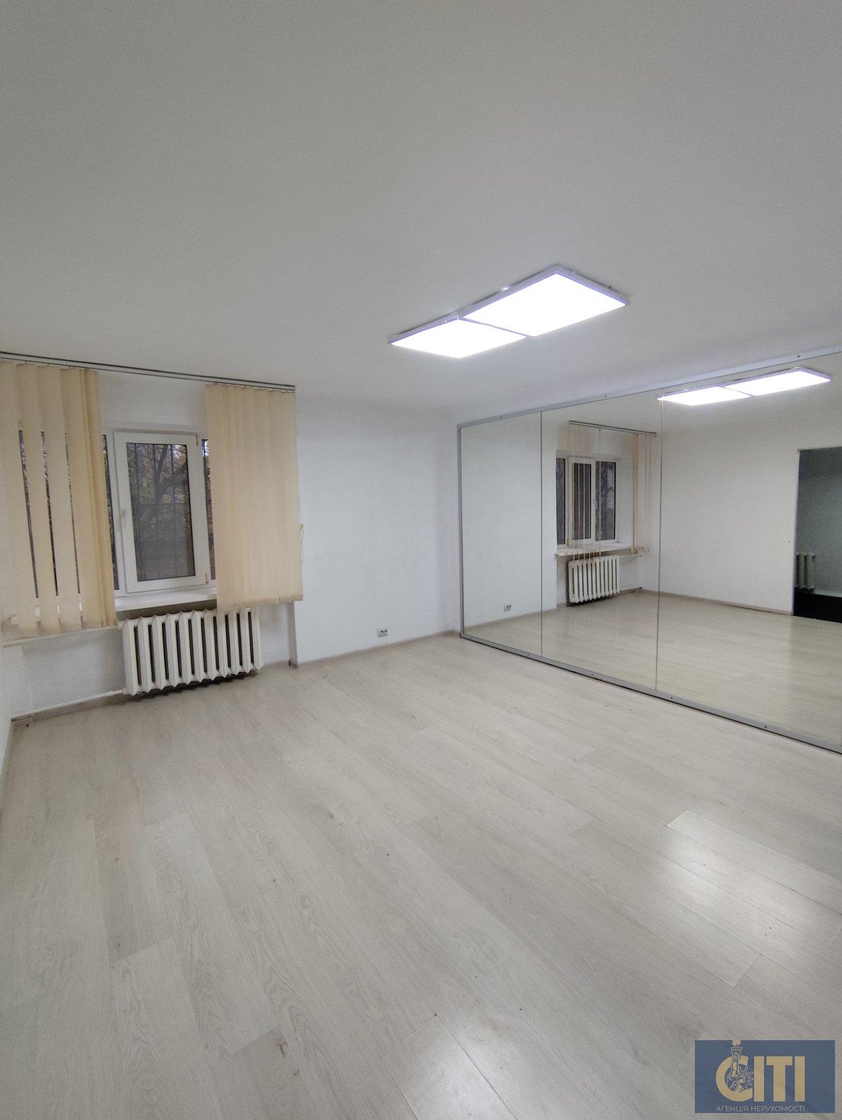 Приміщення в центрі Житомира, площа Перемоги, 32 м²