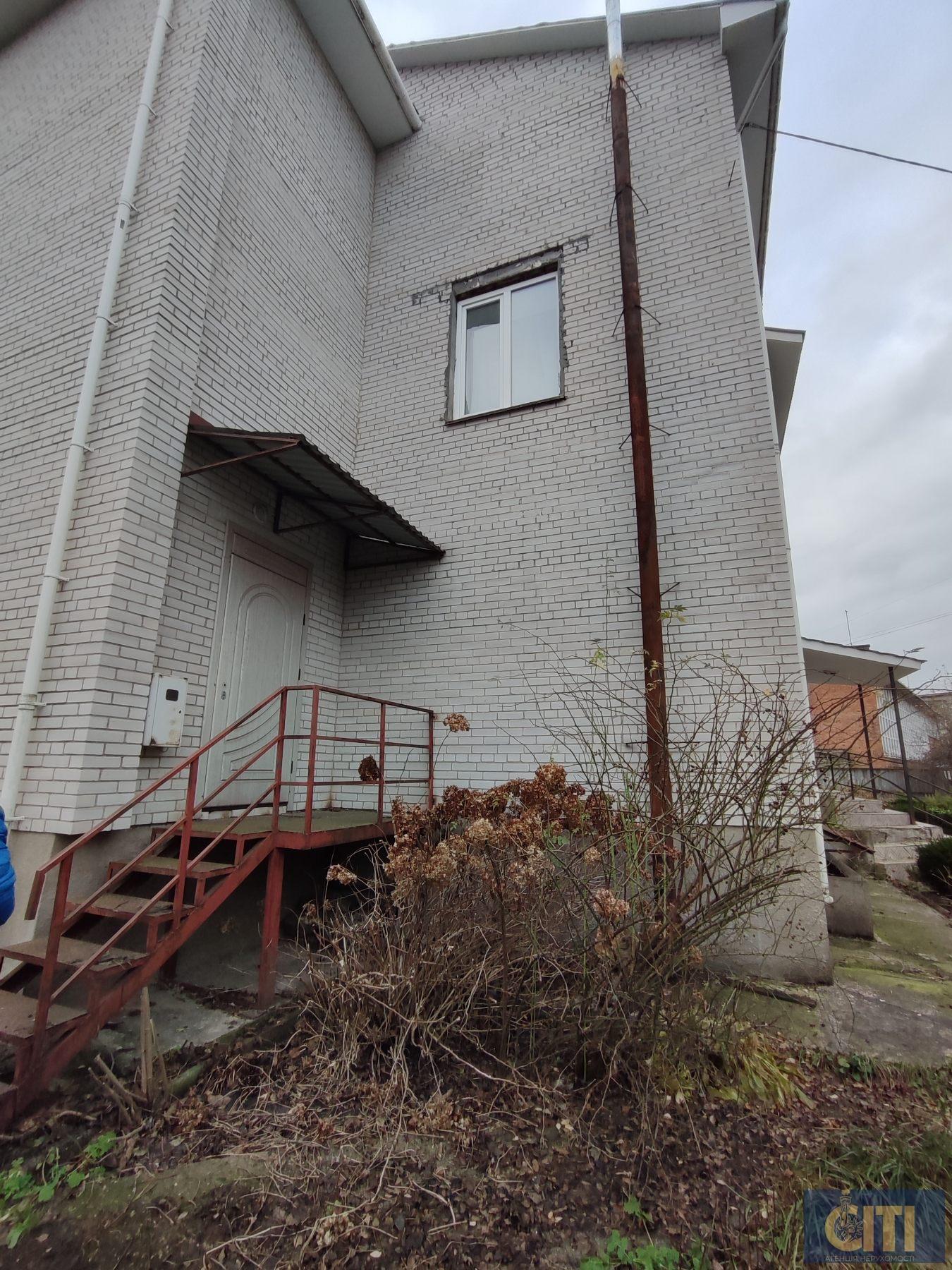 Продається приміщення 800 кв.м. у центрі Житомира, район майдану Короленка