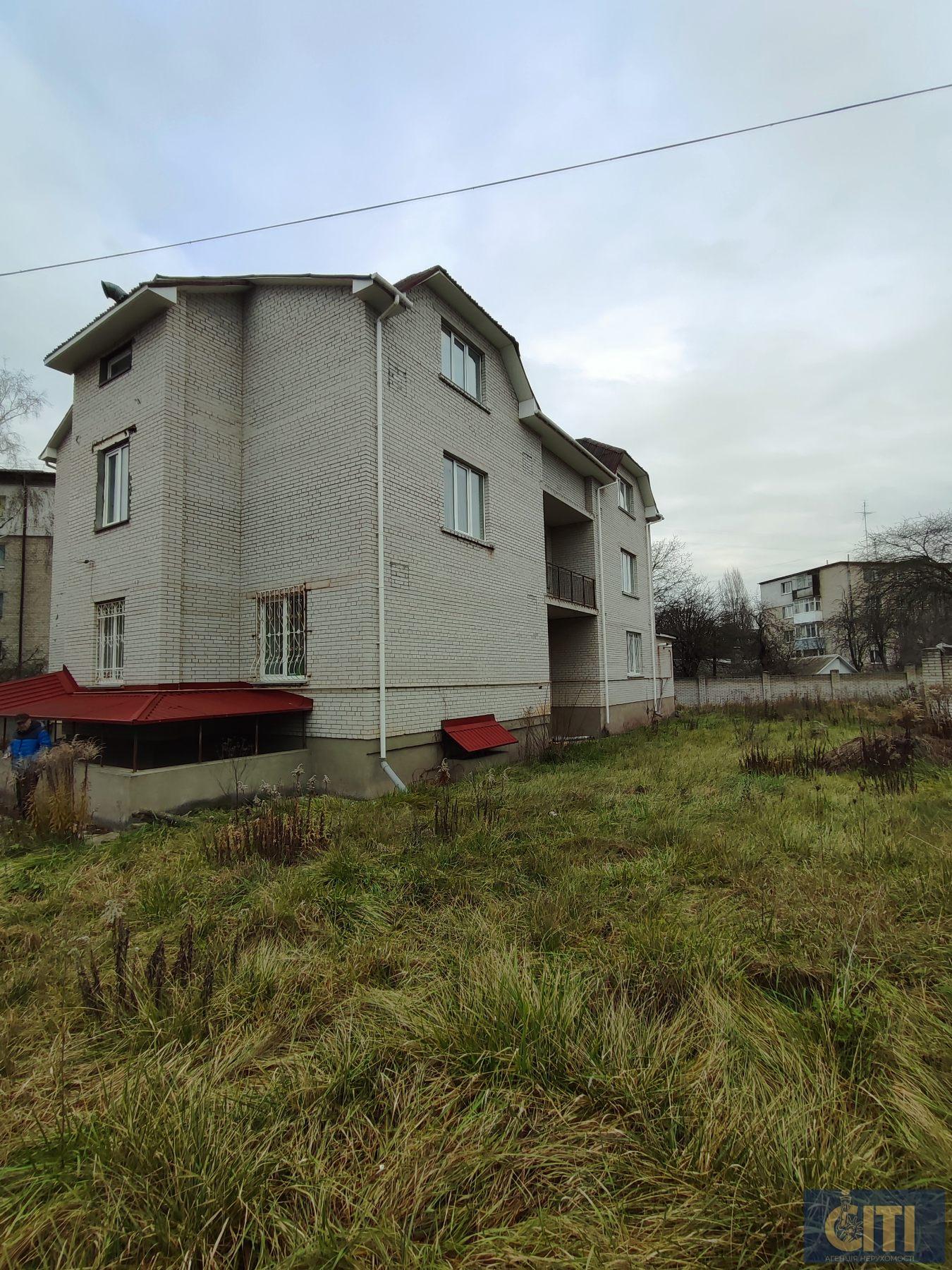 Продається приміщення 800 кв.м. у центрі Житомира, район майдану Короленка