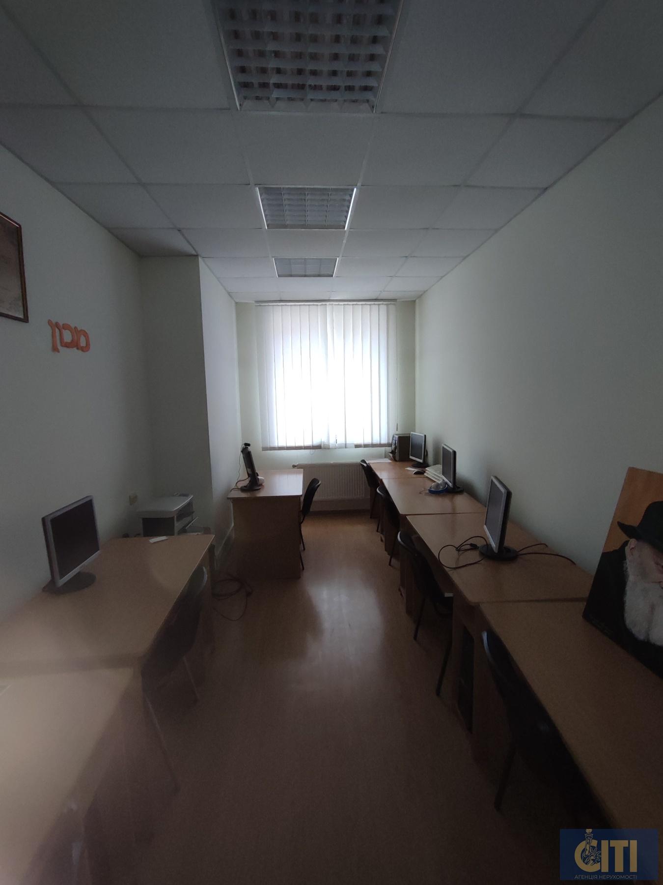 0-02-05-4aef1e2f6925adab171af132f7b9067790bf215f7a10a71e777dff2d28c46f71_a3aac40dac98f7e2 Продається приміщення 800 кв.м. у центрі Житомира, район майдану Короленка