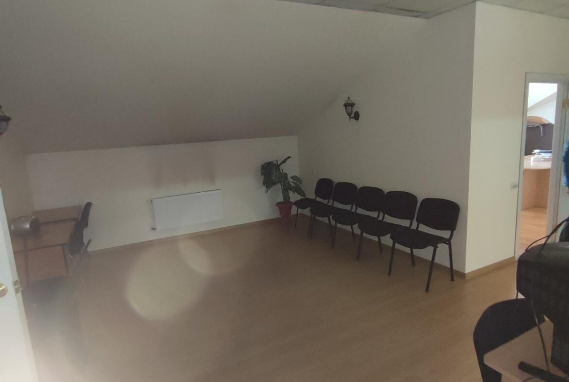 Продається приміщення 800 кв.м. у центрі Житомира, район майдану Короленка