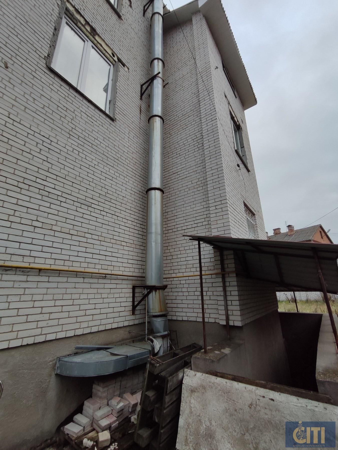 Продається приміщення 800 кв.м. у центрі Житомира, район майдану Короленка