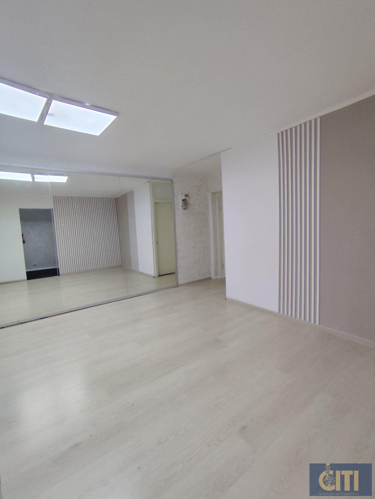 Приміщення в центрі Житомира, площа Перемоги, 32 м²