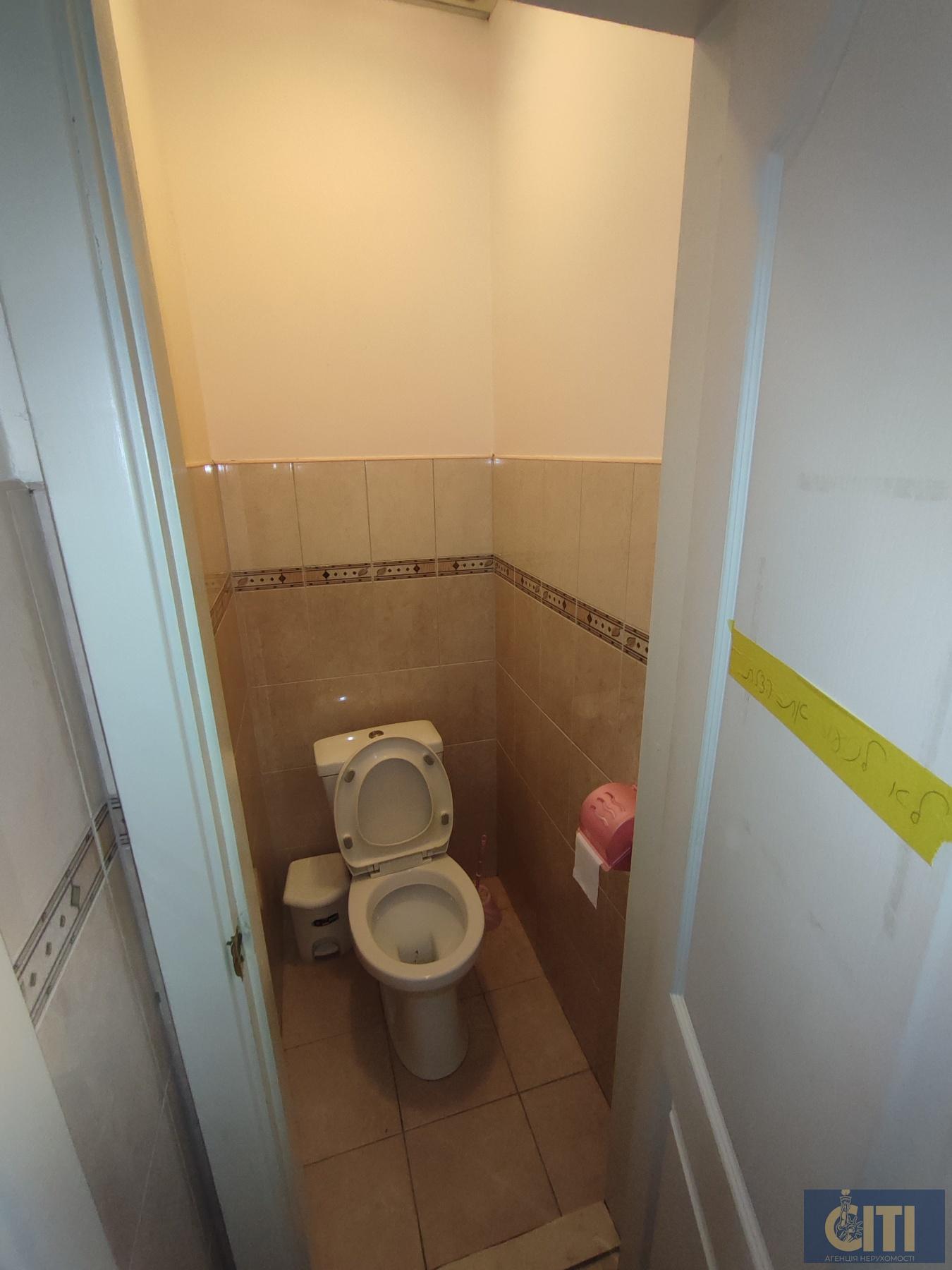 Продається приміщення 800 кв.м. у центрі Житомира, район майдану Короленка