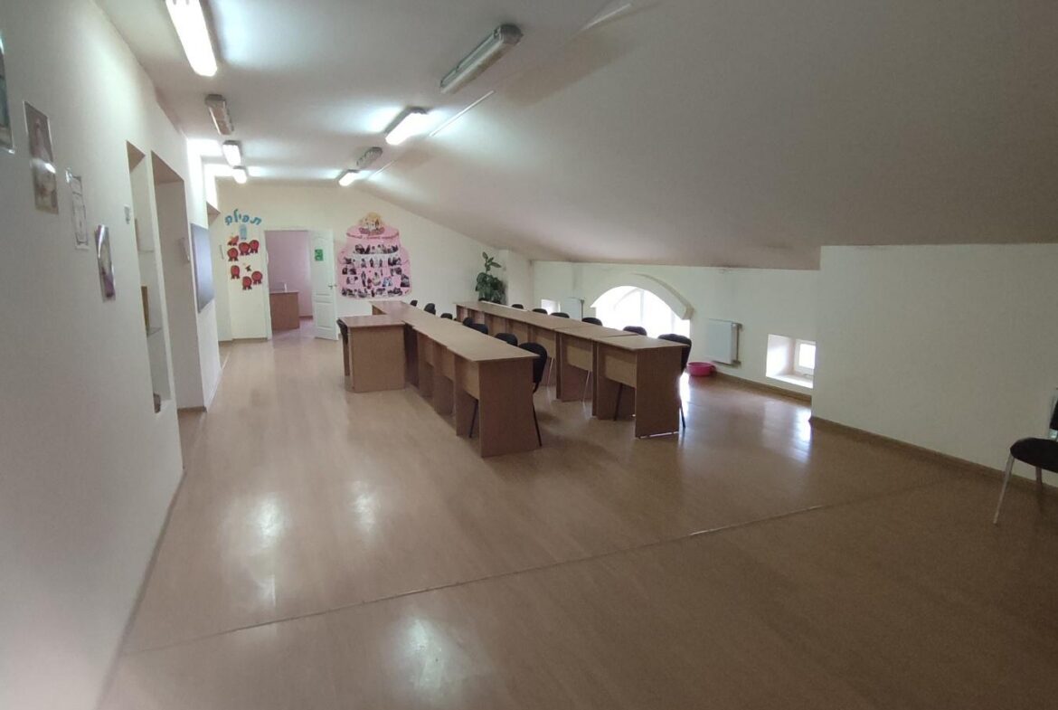 Продається приміщення 800 кв.м. у центрі Житомира, район майдану Короленка