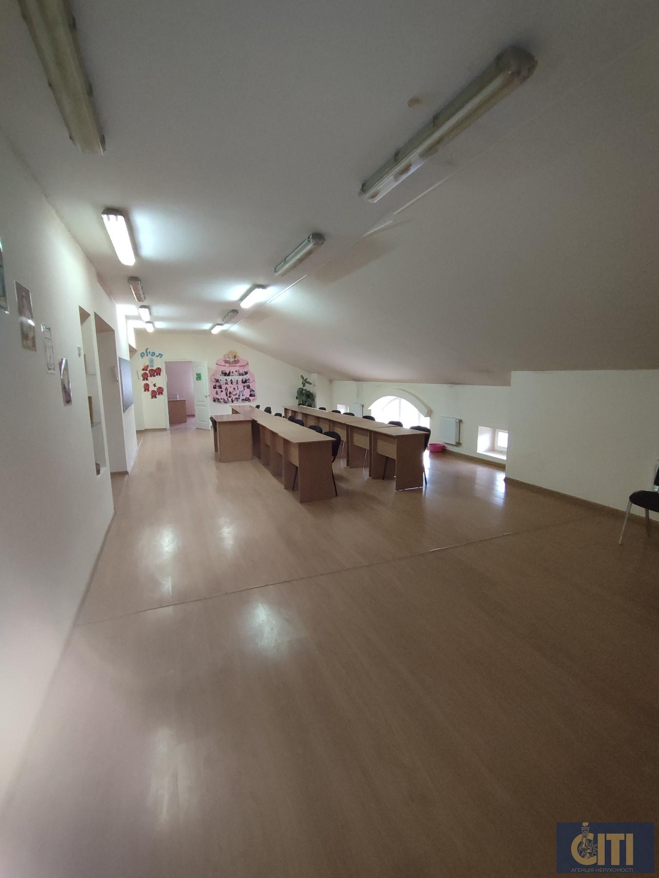 Продається приміщення 800 кв.м. у центрі Житомира, район майдану Короленка