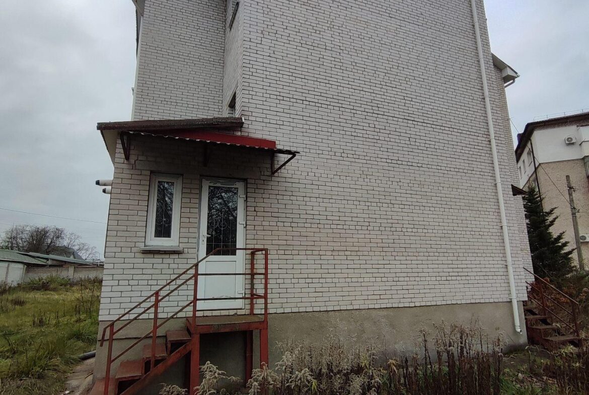 Продається приміщення 800 кв.м. у центрі Житомира, район майдану Короленка