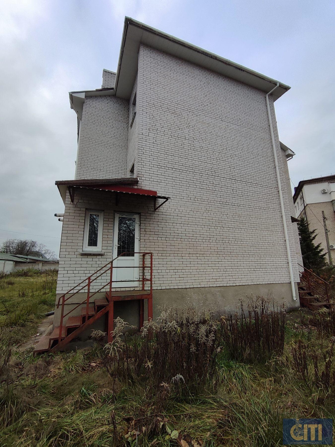 Продається приміщення 800 кв.м. у центрі Житомира, район майдану Короленка