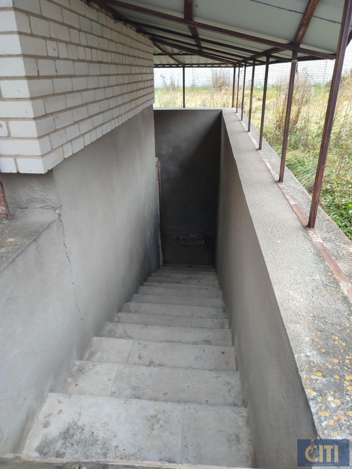 Продається приміщення 800 кв.м. у центрі Житомира, район майдану Короленка