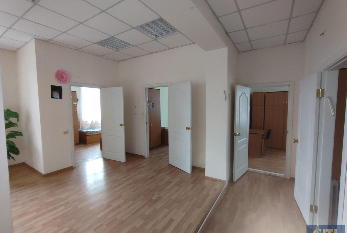 Продається приміщення 800 кв.м. у центрі Житомира, район майдану Короленка