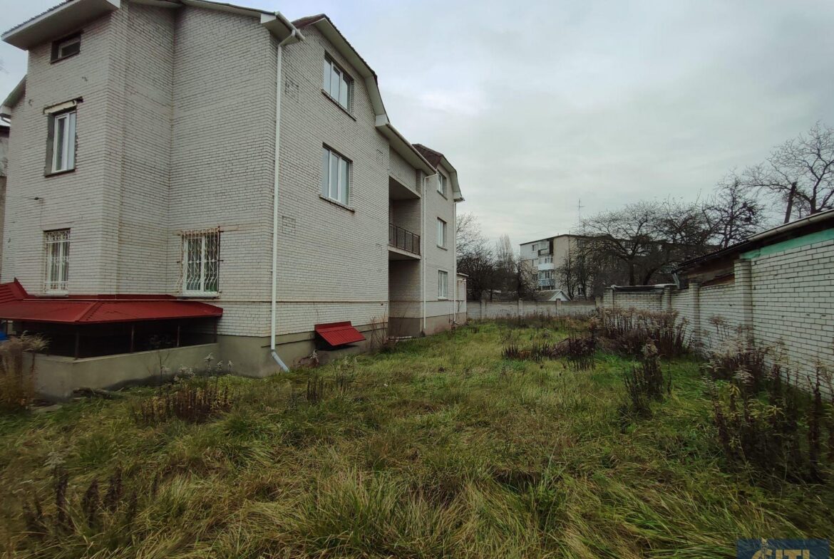 Продається приміщення 800 кв.м. у центрі Житомира, район майдану Короленка