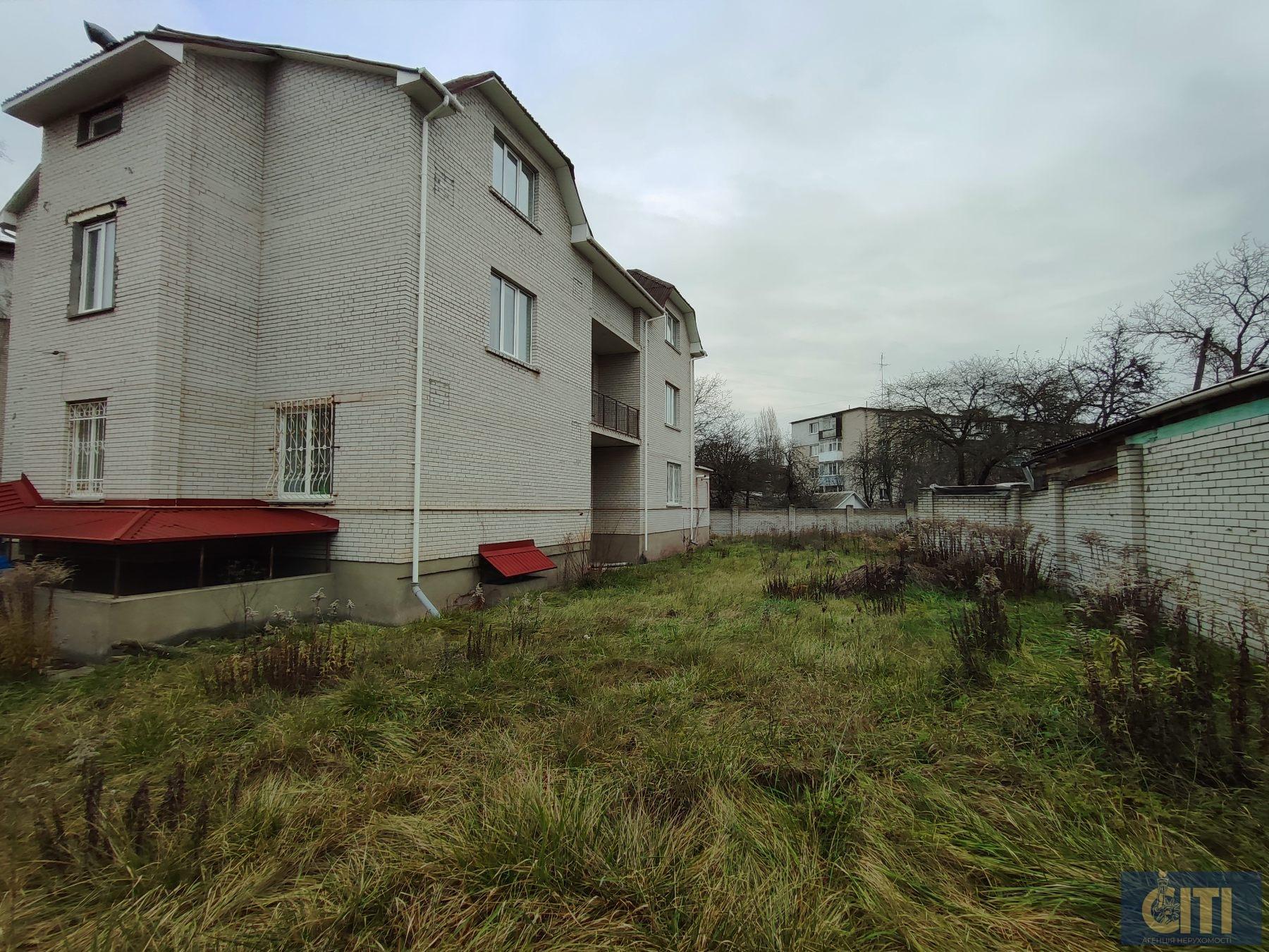 Продається приміщення 800 кв.м. у центрі Житомира, район майдану Короленка