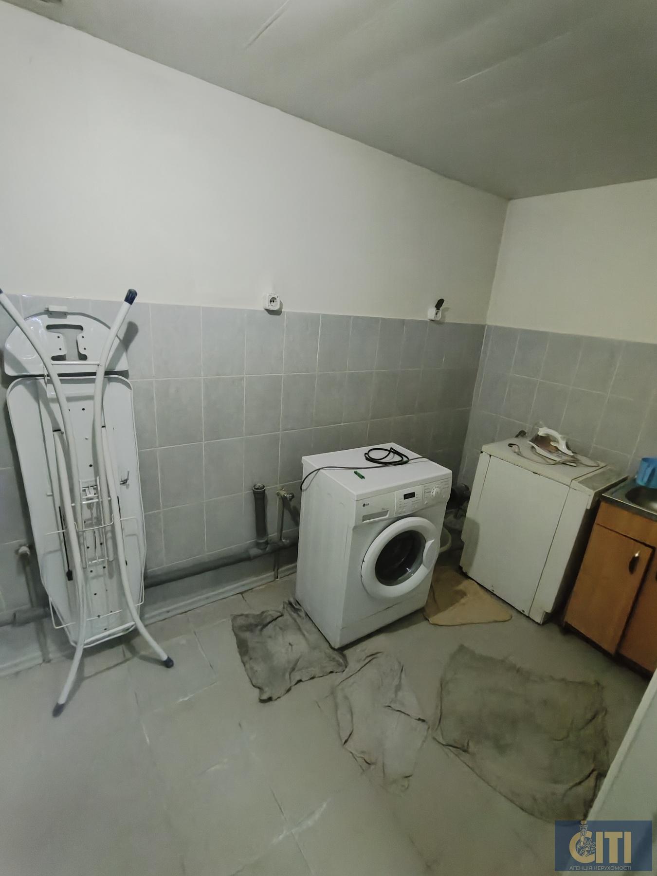 Продається приміщення 800 кв.м. у центрі Житомира, район майдану Короленка