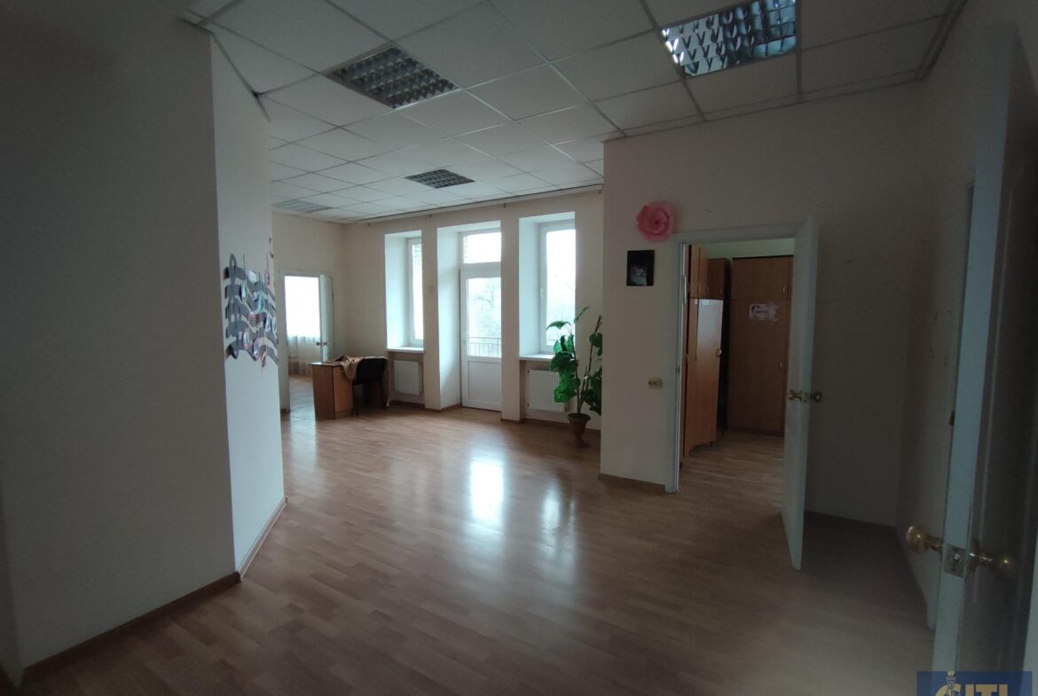 Продається приміщення 800 кв.м. у центрі Житомира, район майдану Короленка