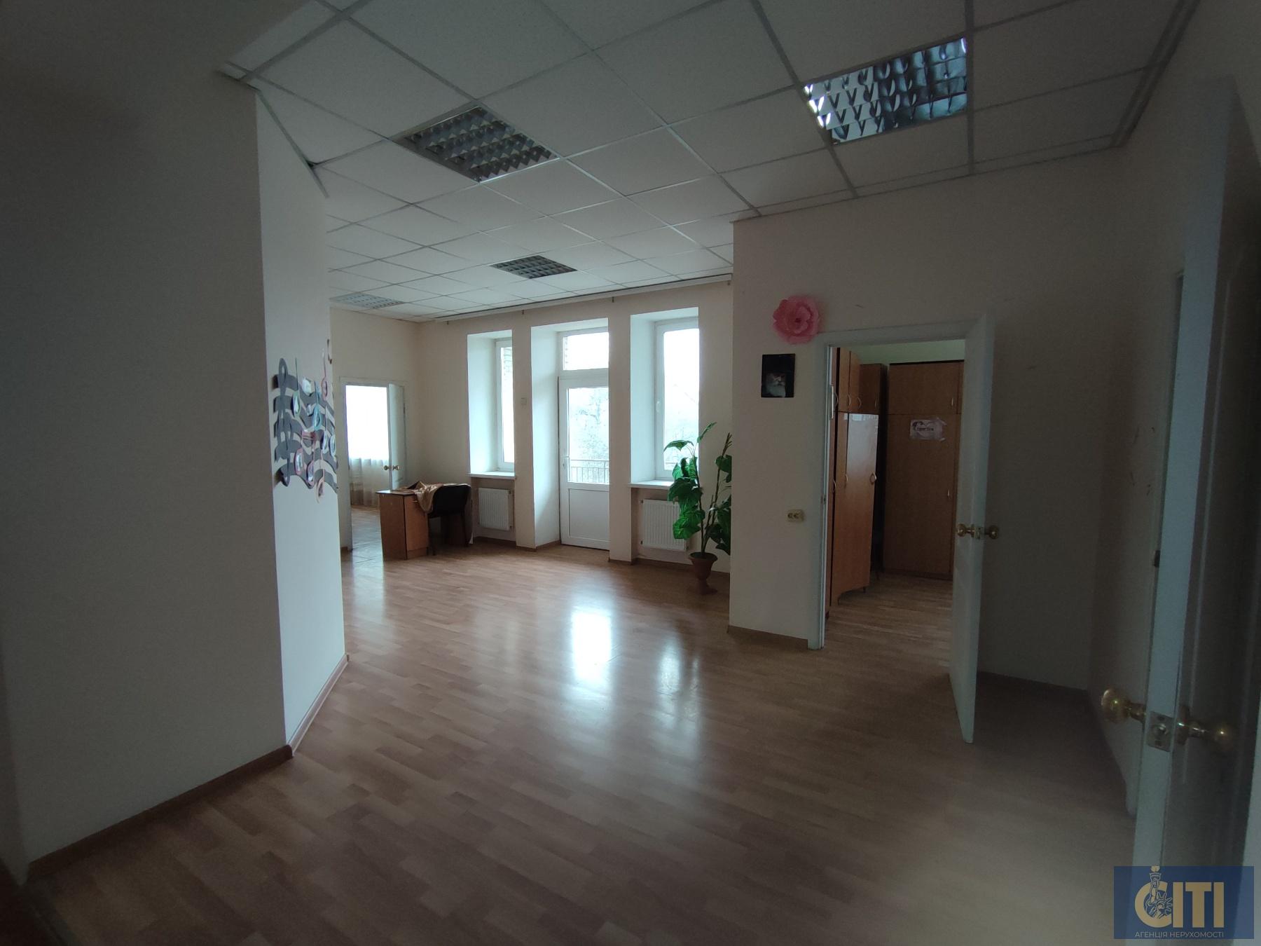 Продається приміщення 800 кв.м. у центрі Житомира, район майдану Короленка