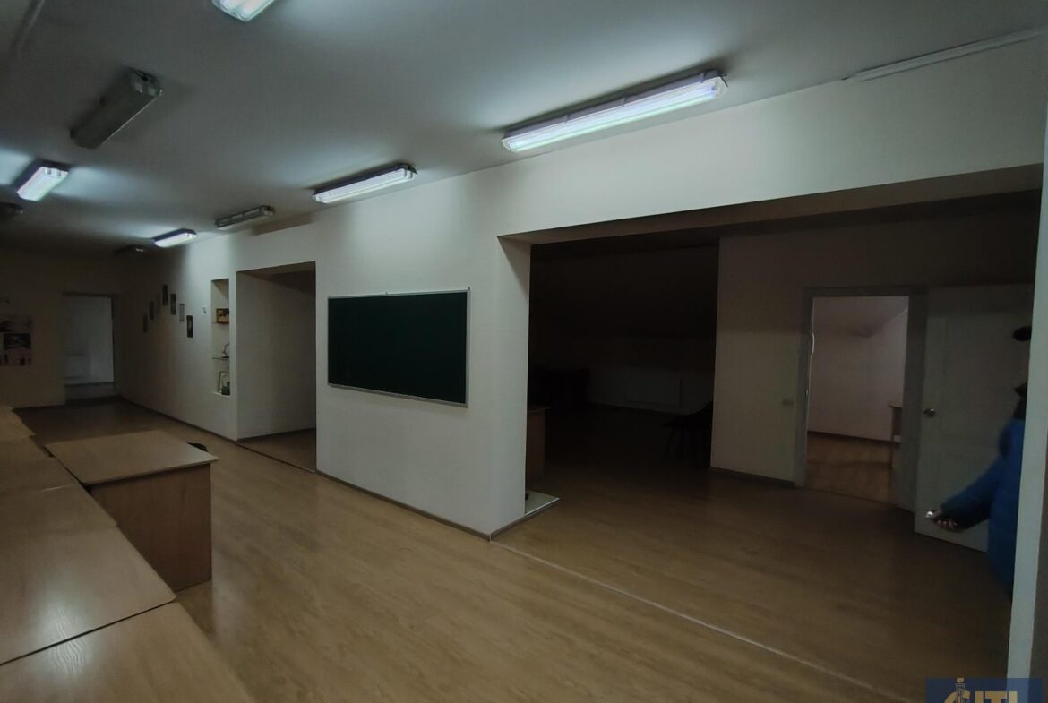 Продається приміщення 800 кв.м. у центрі Житомира, район майдану Короленка