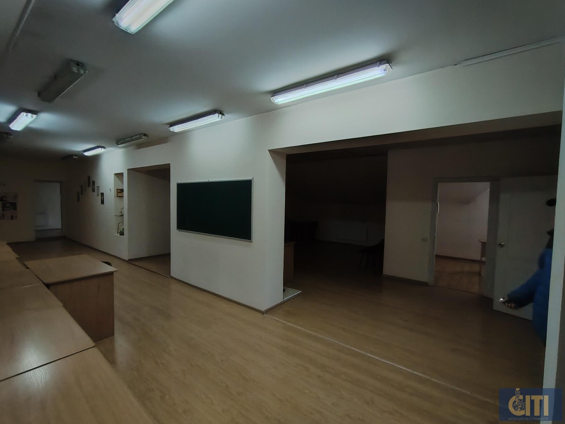 Продається приміщення 800 кв.м. у центрі Житомира, район майдану Короленка