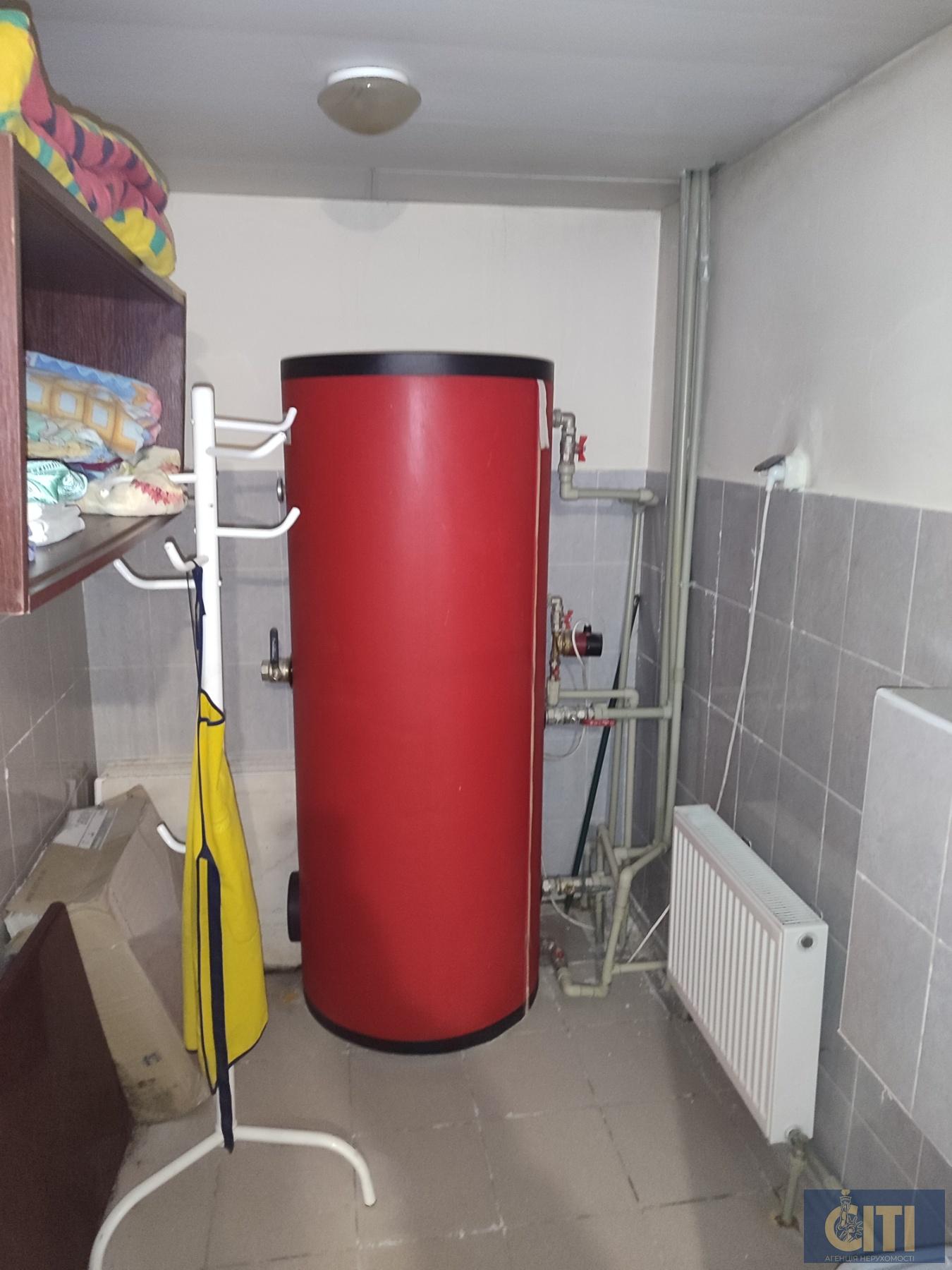 0-02-0a-c56bfb909dcef90d6687bd22161aae3e2372bd4b342010979297a51bc1b7cd52_687609845e415909 Продається приміщення 800 кв.м. у центрі Житомира, район майдану Короленка