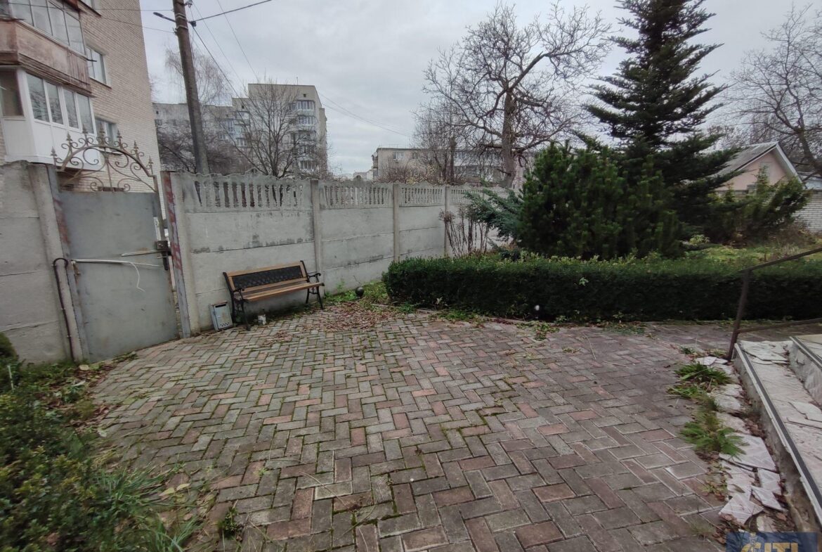 Продається приміщення 800 кв.м. у центрі Житомира, район майдану Короленка