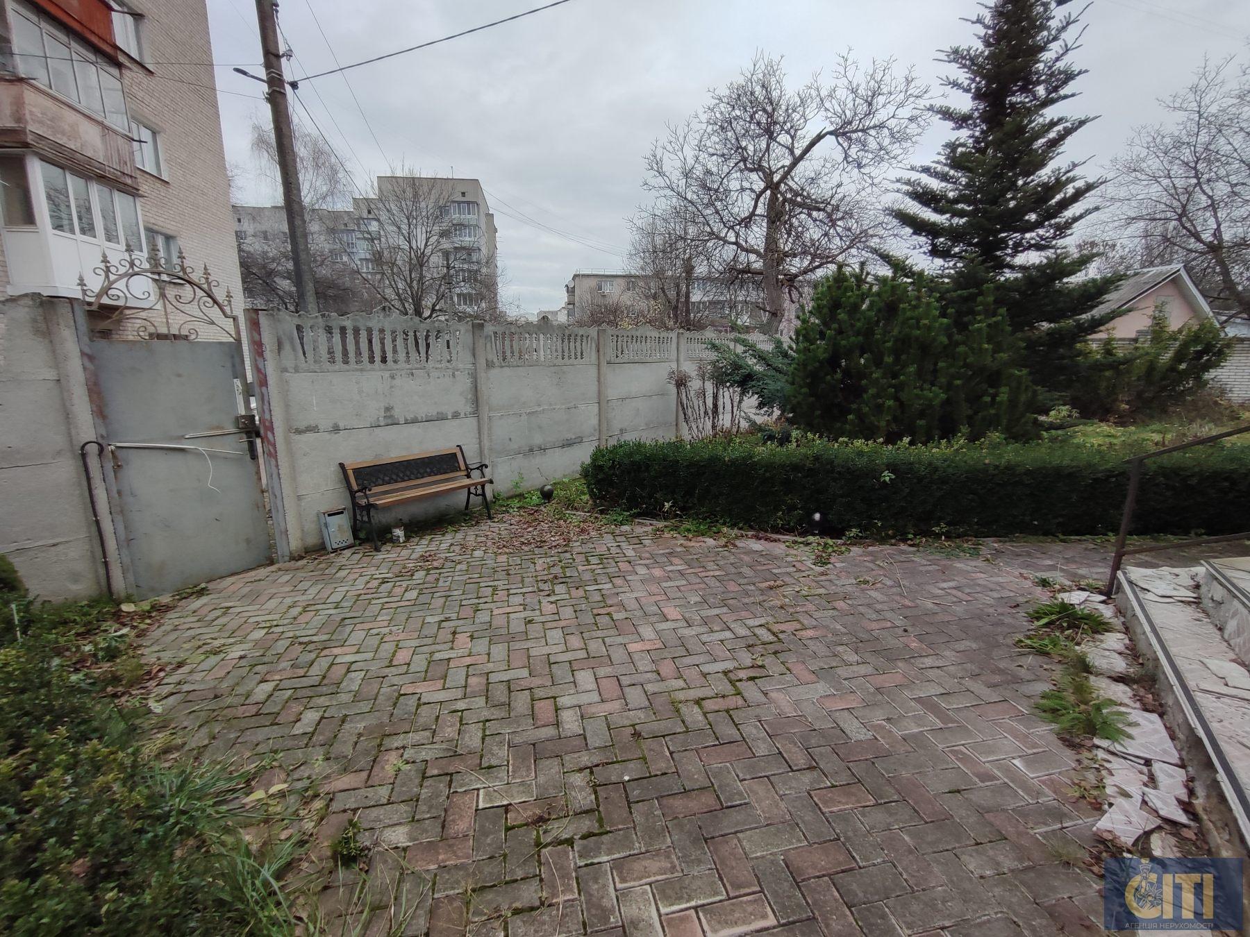 Продається приміщення 800 кв.м. у центрі Житомира, район майдану Короленка