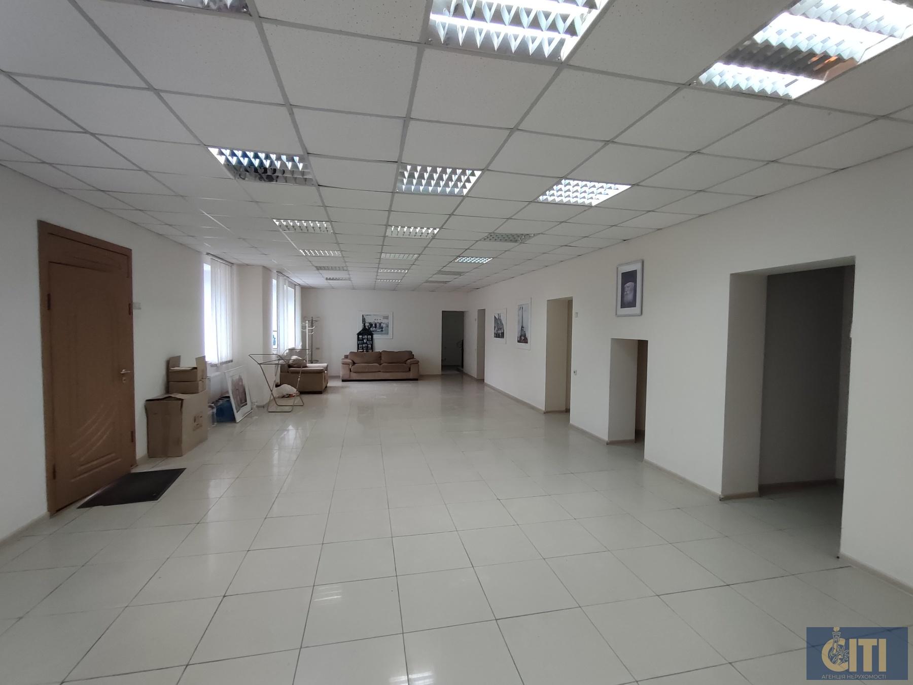 Продається приміщення 800 кв.м. у центрі Житомира, район майдану Короленка