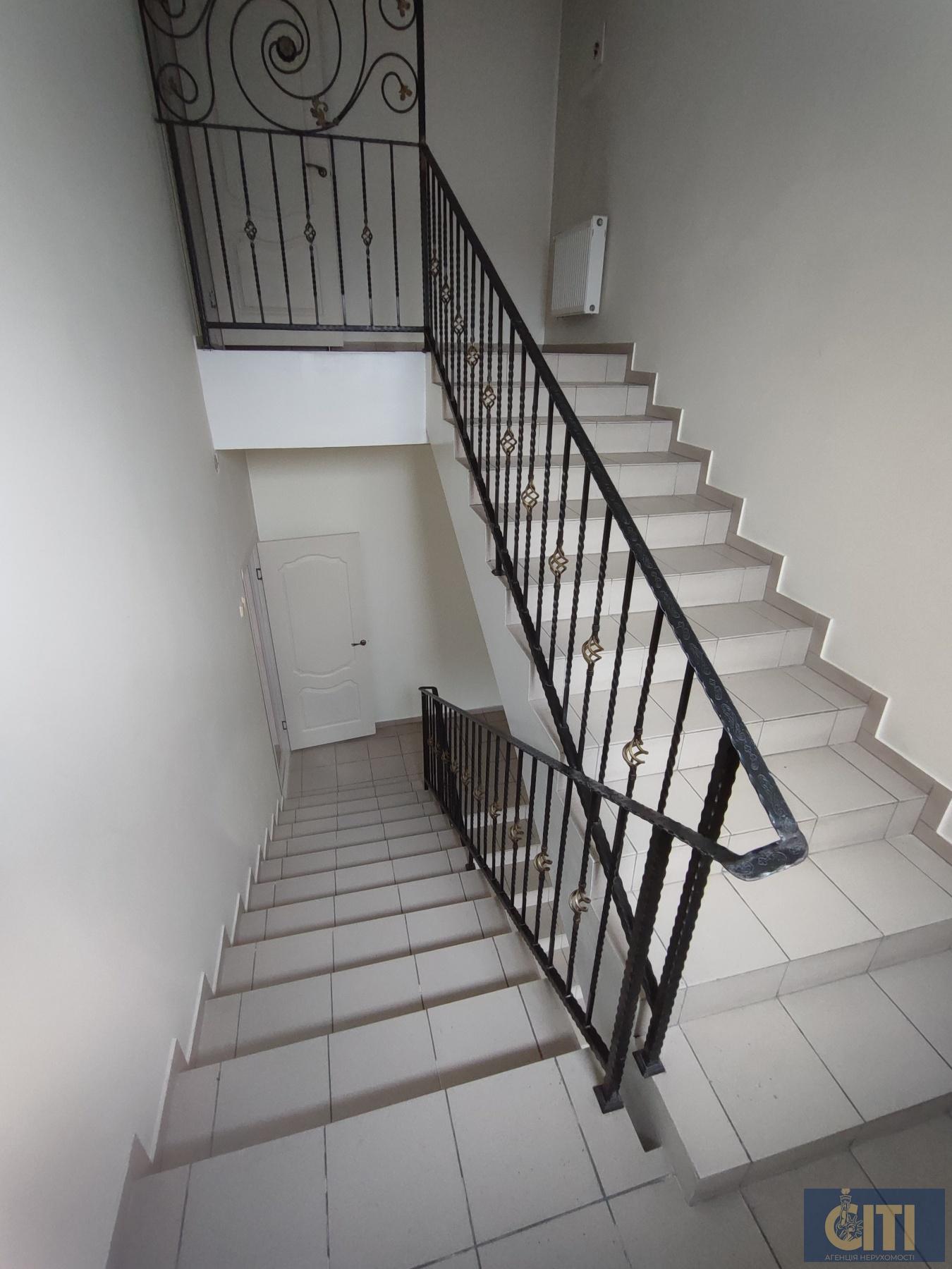 Продається приміщення 800 кв.м. у центрі Житомира, район майдану Короленка