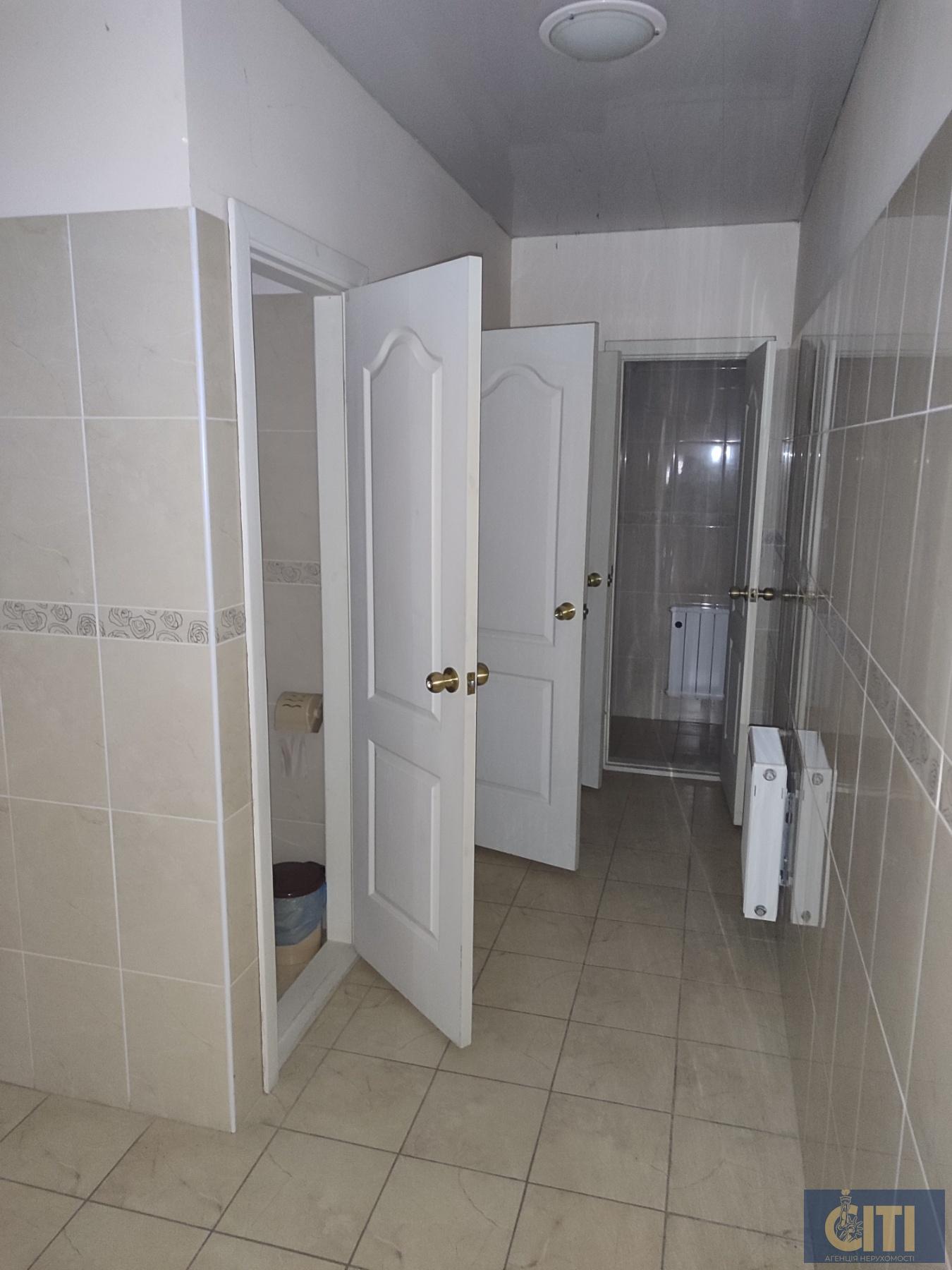 Продається приміщення 800 кв.м. у центрі Житомира, район майдану Короленка