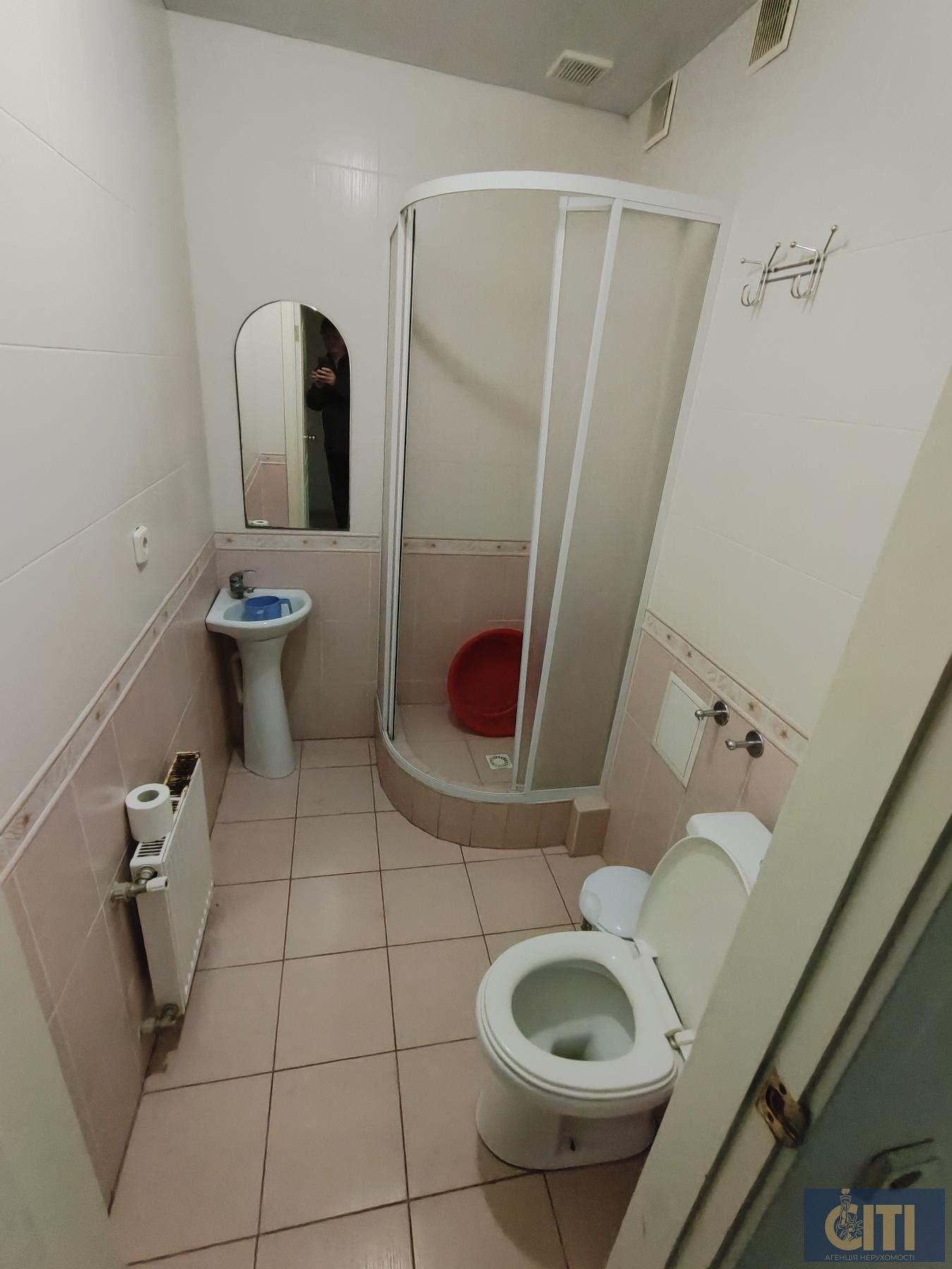 Продається приміщення 800 кв.м. у центрі Житомира, район майдану Короленка