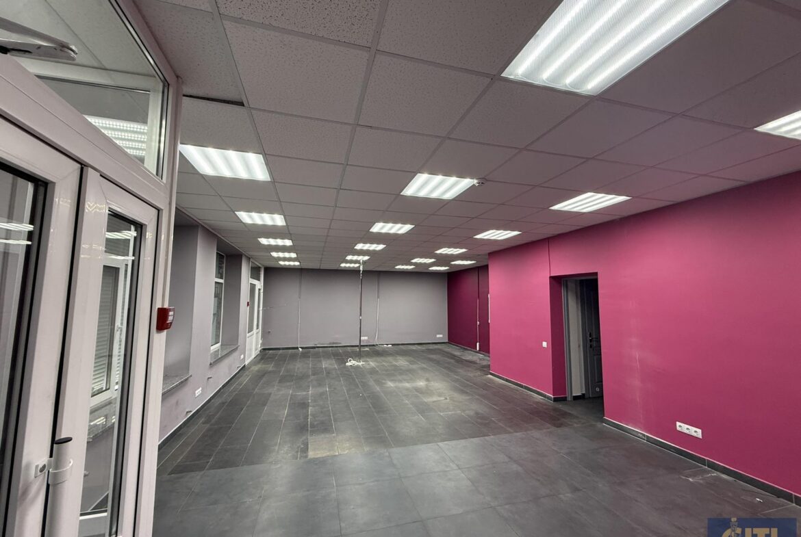 Оренда нежитлового приміщення в Житомирі, по вулиці Домбровського, 95 м²