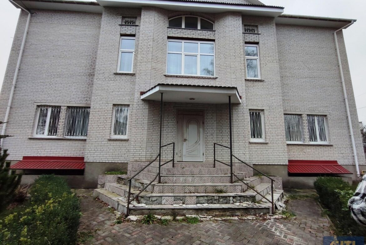 Продається приміщення 800 кв.м. у центрі Житомира, район майдану Короленка