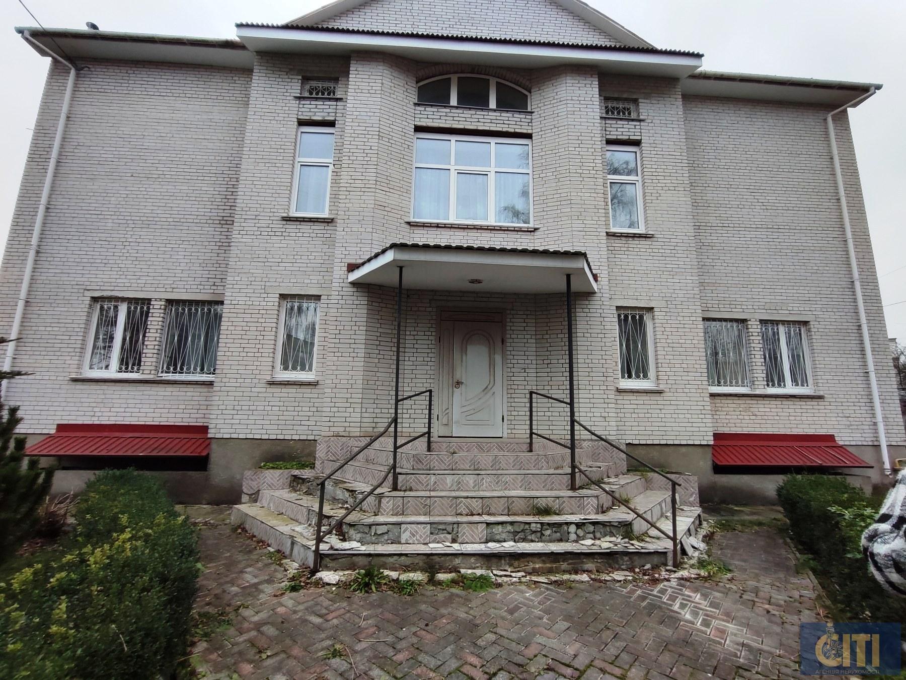 Продається приміщення 800 кв.м. у центрі Житомира, район майдану Короленка