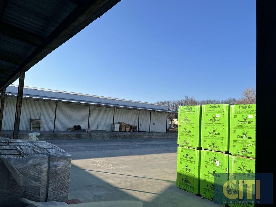 Здається в оренду складське приміщення площею 350 квадратних метрів у районі Крошня.