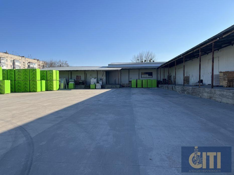 Здається в оренду складське приміщення площею 350 квадратних метрів у районі Крошня.