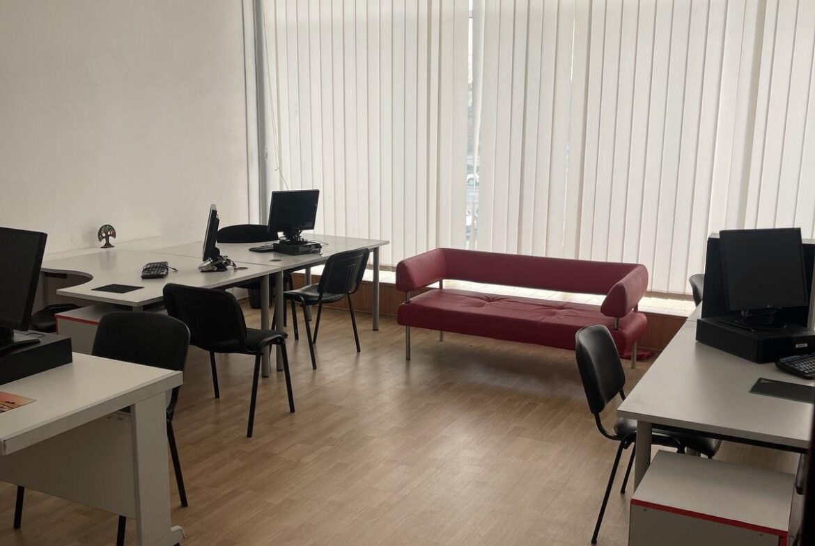 Здається в оренду кабінет площею 30 м² на другому поверсі Центрального автовокзалу м. Житомир. Житомир.