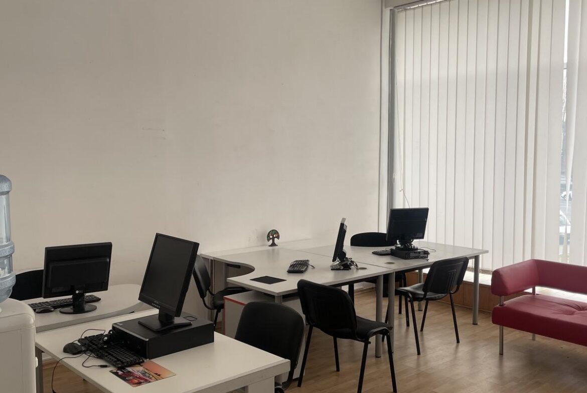 Здається в оренду кабінет площею 30 м² на другому поверсі Центрального автовокзалу м. Житомир. Житомир.