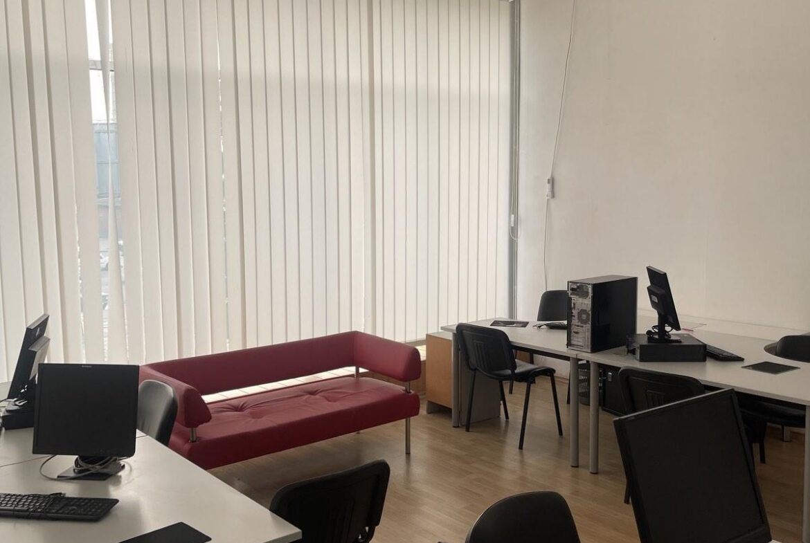 Здається в оренду кабінет площею 30 м² на другому поверсі Центрального автовокзалу м. Житомир. Житомир.