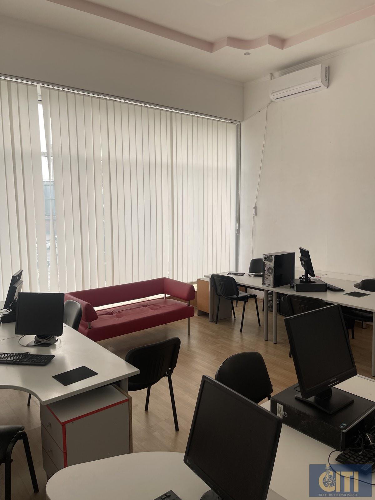 Здається в оренду кабінет площею 30 м² на другому поверсі Центрального автовокзалу м. Житомир. Житомир.