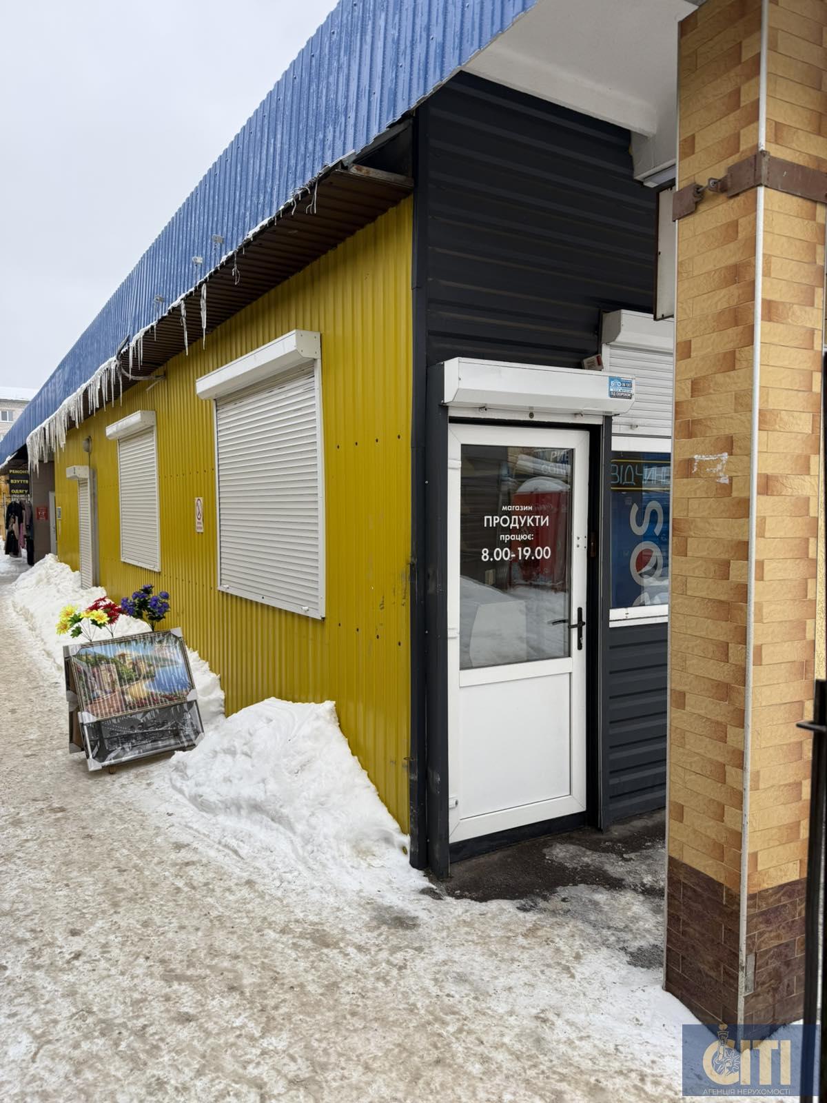 Здається в оренду магазин на Житньому ринку (м. Житомир) – з боку автостанції, з торця будівлі