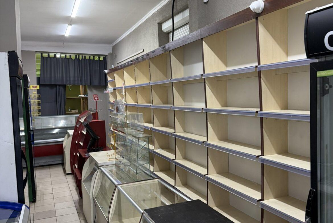 Здається в оренду магазин на Житньому ринку (м. Житомир) – з боку автостанції, з торця будівлі