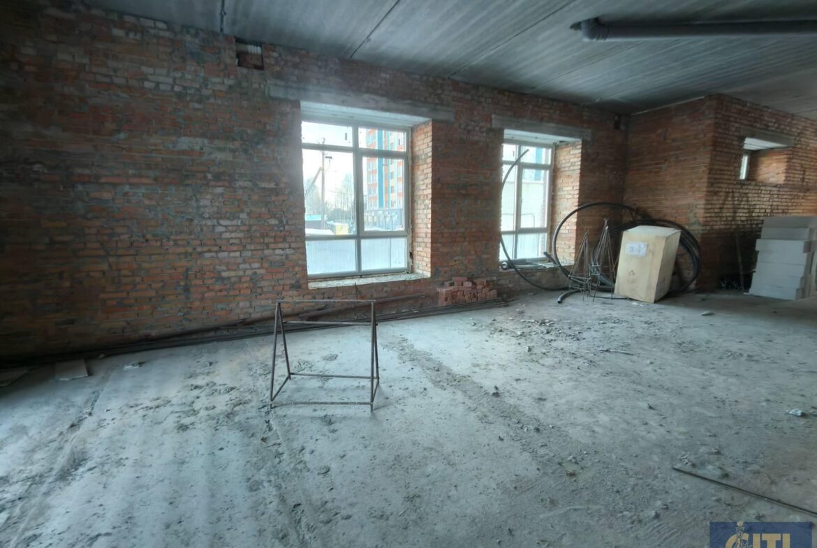 Продаж фасадного комерційного приміщення, 120 кв.м, район Малинського ринку