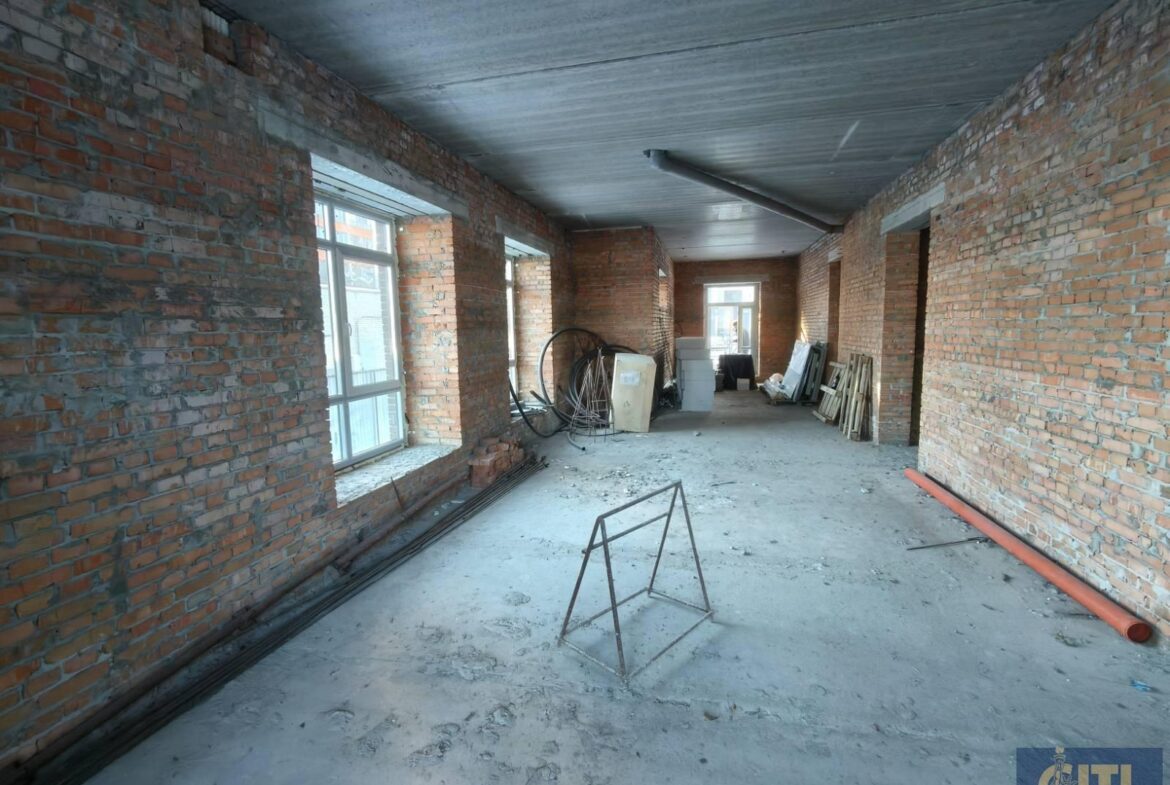 Продаж фасадного комерційного приміщення, 120 кв.м, район Малинського ринку