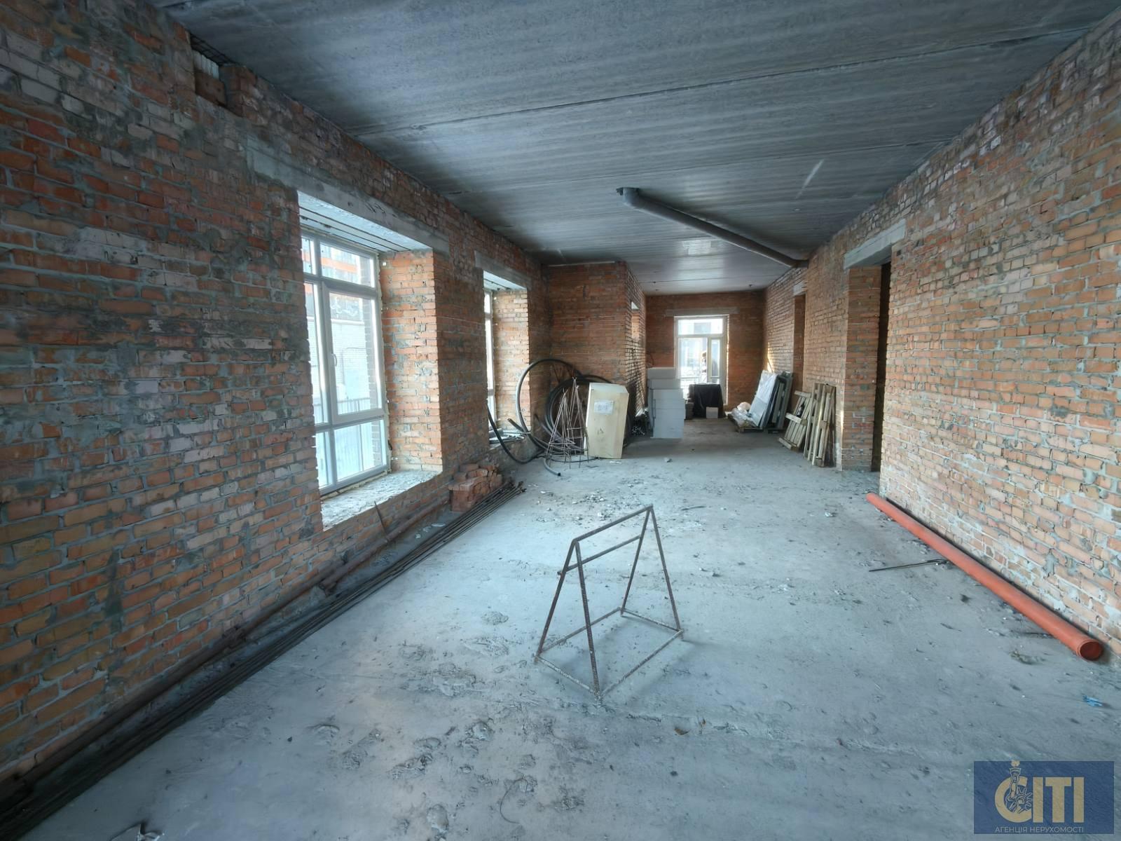 Продаж фасадного комерційного приміщення, 120 кв.м, район Малинського ринку