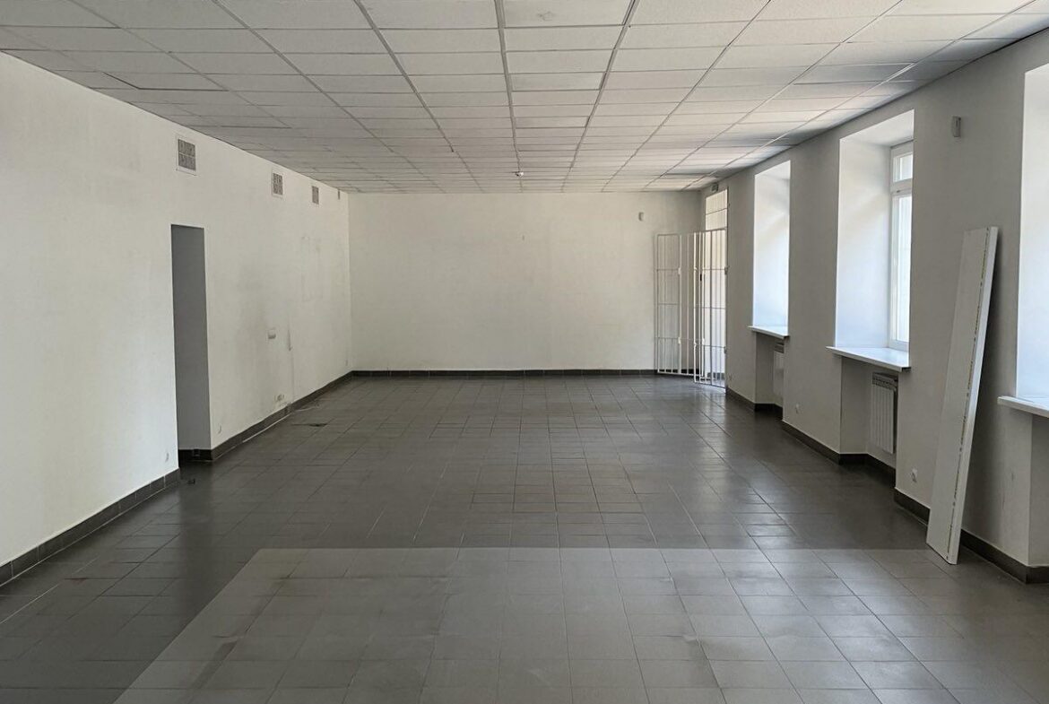 Оренда нежитлового приміщення в центрі загальною площею 155 кв.м. по вулиці Київській, район ЦУМу